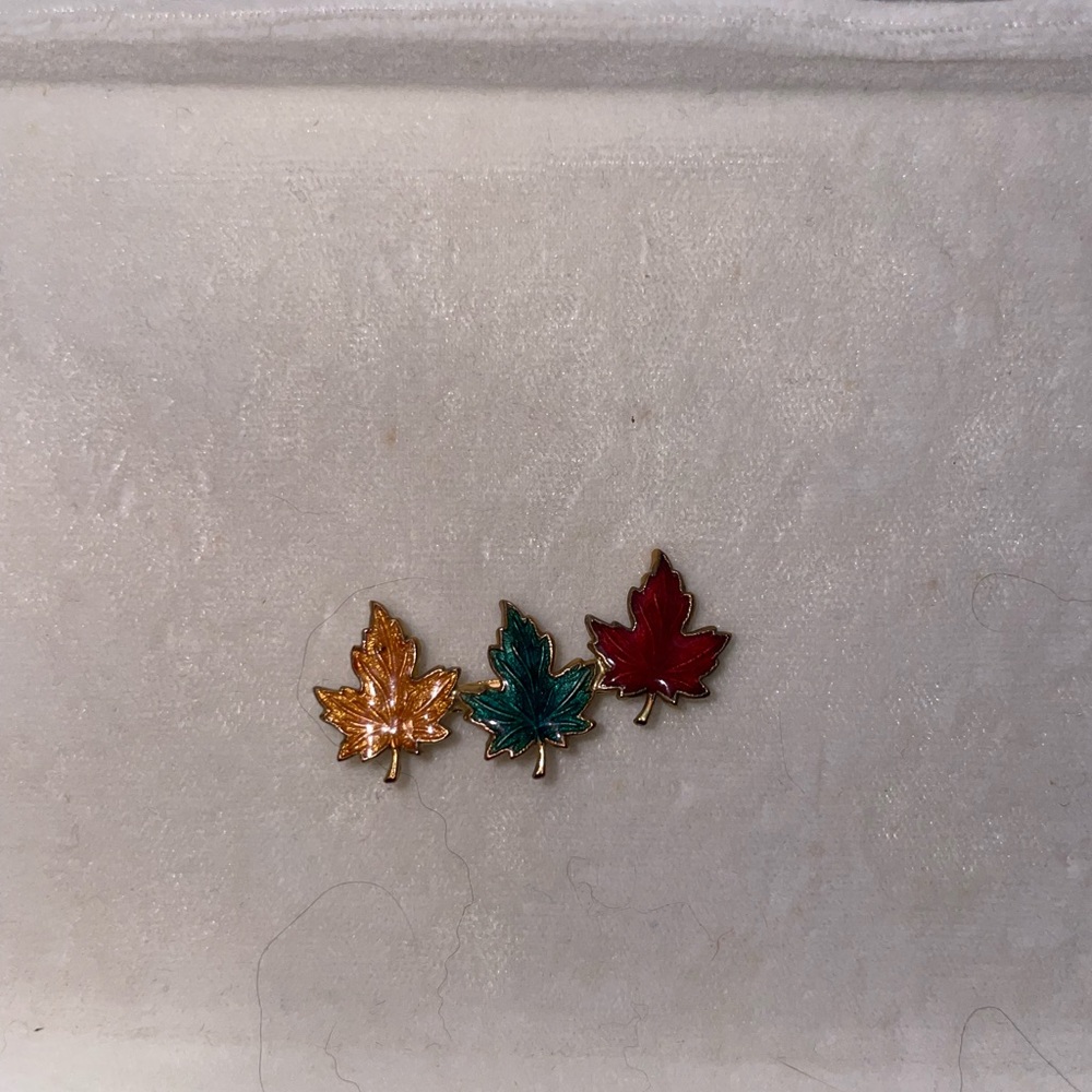 Vintage 50’s Multicolored Tri-leaf Brooch